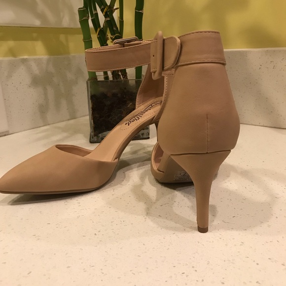 Comfort Nude heels  1 left!! - Picture 4 of 6